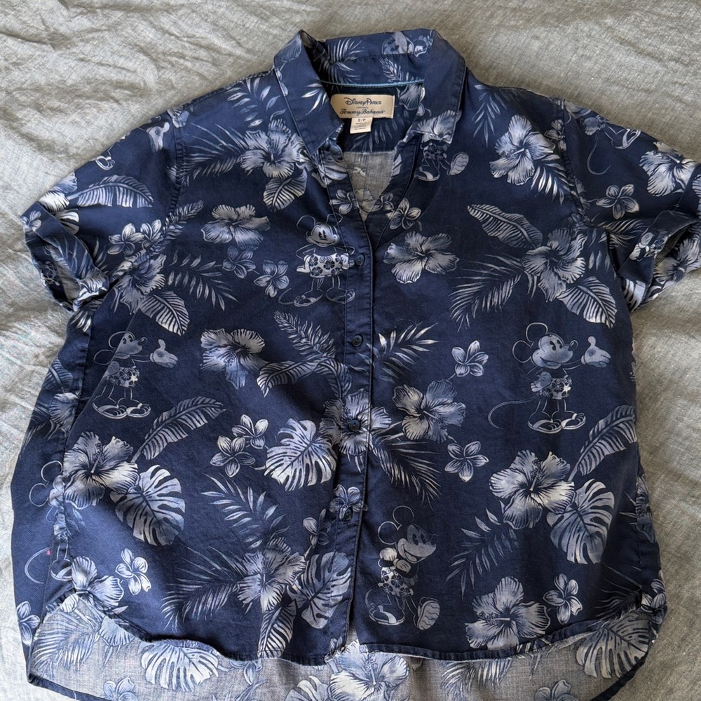 Disney Navy Tropical women's Button Down Shirt. Tommy Bahama. Size Small
